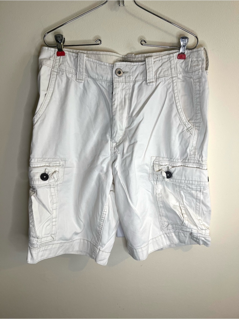 American Eagle Men's Cream Cargo Shorts with Utility Pockets